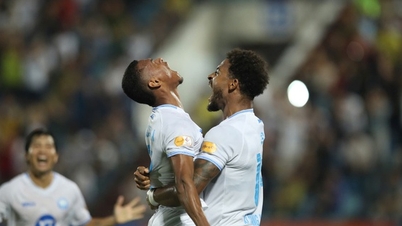 Xuan Son quenches his thirst for goals, Nam Dinh sinks SLNA at the fire pit of Thien Truong