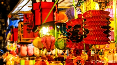 Rực rỡ sắc màu Trung thu sớm trên phố Hàng Mã
