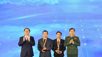 Trao giải Cuộc thi Ảnh nghệ thuật cấp quốc gia "Tổ quốc bên bờ sóng" lần thứ 2 năm 2023