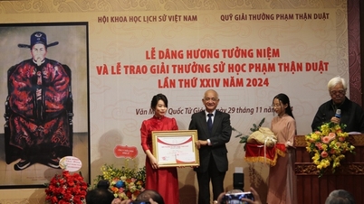 វេជ្ជបណ្ឌិត​ស្រី​ទទួល​បាន​ពាន​រង្វាន់​ប្រវត្តិសាស្ត្រ Pham Than Duat ជា​លើក​ទី​១