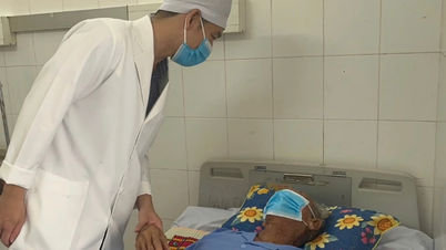 Bone replacement with intramedullary nail in the femur of a 99-year-old man