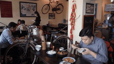 Đến quán ăn 'mậu dịch, đi tìm kí ức tem phiếu 'thời ông bà anh'