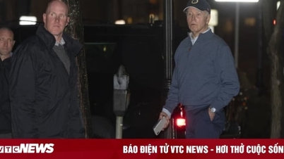 Ô tô lao vào đoàn xe của Tổng thống Biden
