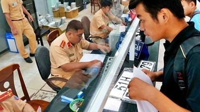 Xe cũ ế ẩm, xe mới loay hoay