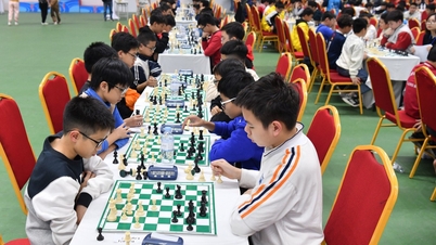 អ្នកលេងអុកវ័យក្មេងចំនួន 2,000 នាក់ប្រកួតប្រជែងយ៉ាងអន្ទះសារនៅក្នុងការប្រកួតអុករបស់កាសែត Tien Phong និងកុមារ