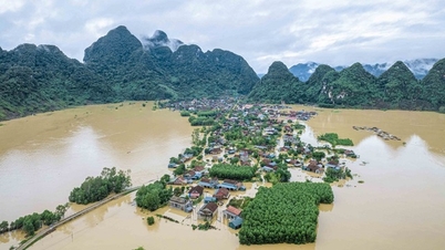 บ้านเรือนนับพันหลังถูกน้ำท่วม