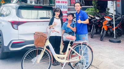 ឧបត្ថម្ភ​ដល់​ប្រជាជន​នៅ​ភាគ​ខាង​ជើង​ចំនួន​២០​ម៉ឺន​ដុង កុមារា​ពិការ​ម្នាក់​ដែល​លក់​ឆ្នោត​ត្រូវ​បាន​កង់​ថ្មី​មួយ​គ្រឿង។