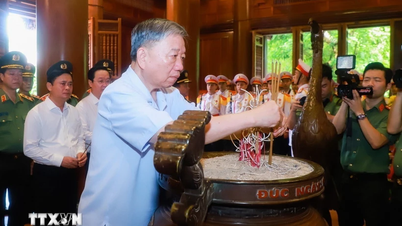 Bộ trưởng Bộ Công an Tô Lâm dâng hương tưởng niệm Chủ tịch Hồ Chí Minh