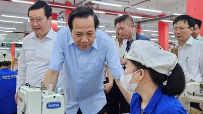 Bộ trưởng LĐ-TB&XH kiểm tra thực tế sản xuất, đời sống công nhân