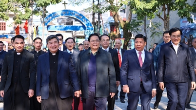 នាយករដ្ឋមន្ត្រី Pham Minh Chinh ប្រារព្ធពិធីបុណ្យណូអែលនៅទីក្រុង Bac Giang