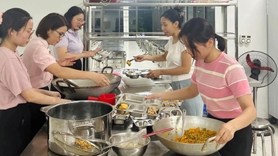 Schools open to welcome flood victims