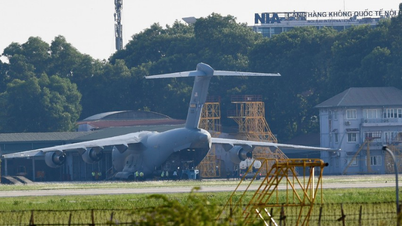 Super transport serving the US President's visit to Noi Bai