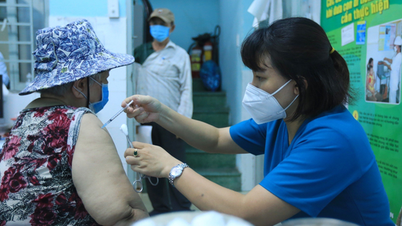 Việt Nam triển khai tiêm nhắc lại vắc xin Covid-19 cho nhóm nguy cơ