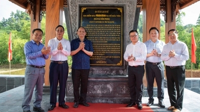 ពិធីសម្ពោធវិមានប្រវត្តិសាស្ត្រ stele House ។ កាសែត Nhan Dan បោះពុម្ពផ្សាយលើកដំបូងរបស់ខ្លួន។