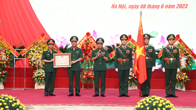 នាយកដ្ឋាននយោបាយ អគ្គសេនាធិការ ទទួលបានមេដាយការពារមាតុភូមិ ថ្នាក់ទី៣ និងប្រារព្ធខួបលើកទី៧៥ នៃទិវាប្រពៃណីរបស់ខ្លួន។
