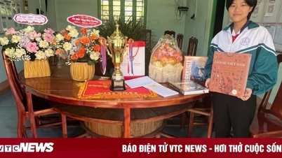 សិស្ស​ស្រី​ថ្នាក់​ទី​៨ ទទួល​សំបុត្រ​សរសេរ​ដោយដៃ​ដោយ​នឹកស្មាន​មិន​ដល់​ពី​រដ្ឋមន្ត្រីក្រសួង​អប់រំ និង​បណ្តុះបណ្តាល