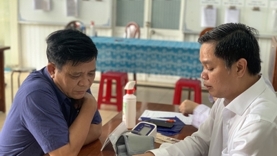 Gia Dinh People's Hospital examines, treats and provides free medicine to people