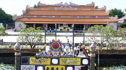 The most important palace in Hue Imperial City has an appointment to welcome guests