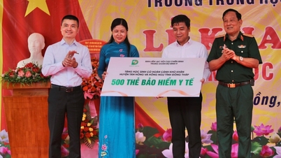 Kết thúc Chương trình "Trao tặng thẻ BHYT cho học sinh khó khăn" - Mùa yêu thương thứ 3