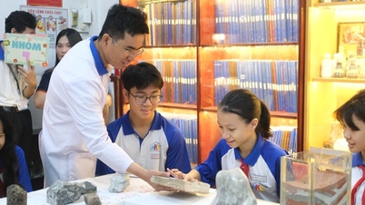 Ho Chi Minh City students enjoy learning about hundred-million-year-old fossils