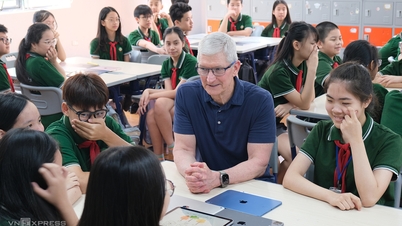 Tim Cook does homework with students in Hanoi