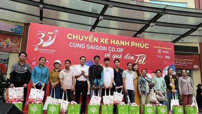 ក្រុមហ៊ុន Saigon Co.op បានចាប់ផ្តើមដំណើរកម្សាន្តតាមឡានក្រុងដ៏រីករាយ ដើម្បីនាំមនុស្ស ៩០០ នាក់ទៅផ្ទះសម្រាប់ Tet