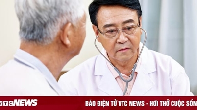 Doctor's salary up to 1.36 billion VND/year still arguing about income improvement