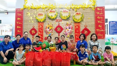 Món quà tết ở lớp học đêm