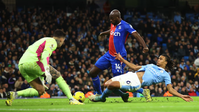 Man City đánh rơi chiến thắng ở phút bù giờ