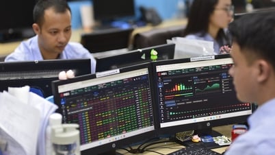 Stocks 'fell' sharply after 2pm, what caused the market to be covered in red again?