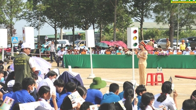 Tuyên truyền pháp luật về an toàn giao thông cho học sinh Đắk Glong