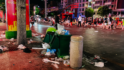 'Bóng tối' rác thải sau ánh sáng pháo hoa