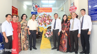 ថ្នាក់ដឹកនាំខេត្តចុះសួរសុខទុក្ខ និងអបអរសាទរទិវាសារព័ត៌មានបដិវត្តន៍វៀតណាម