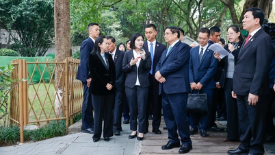 Thủ tướng Phạm Minh Chính thăm Nhà kỷ niệm Cách mạng Hồng Nham tại Trùng Khánh (Trung Quốc)