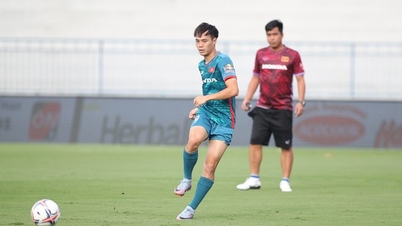 Văn Toàn phiên bản K-League tấn công vị trí trung phong