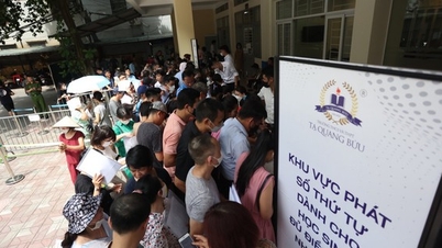 Hà Nội yêu cầu chấm dứt cảnh xếp hàng, chen lấn trong tuyển sinh đầu cấp