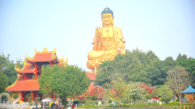 Admire the 72m high Buddha statue with an elevator inside in Hanoi
