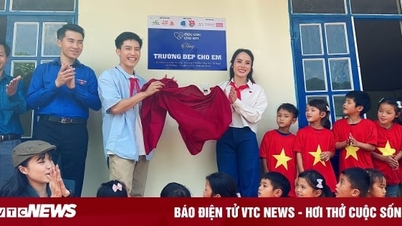Ca sĩ Anh Tú cùng người đẹp Trà My xây trường cho trẻ vùng cao