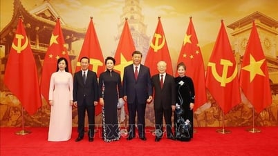 Solemn reception to welcome General Secretary and President of China Xi Jinping and his wife