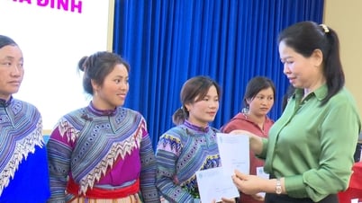 15 hội viên phụ nữ xã Thải Giàng Phố được trao vốn vay từ dự án “Góp tiếng nói - thêm bình đẳng”