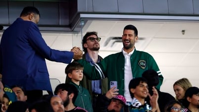 Djokovic watches Messi play