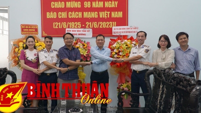 ទីភ្នាក់ងារ និងតំបន់នានា អបអរសាទរកាសែត Binh Thuan ក្នុងទិវាសារព័ត៌មានបដិវត្តន៍វៀតណាម