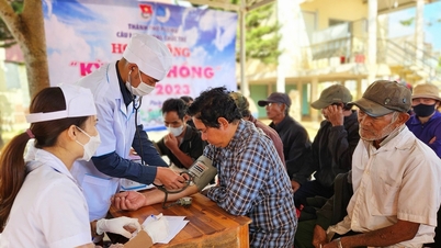 គ្រូពេទ្យស្ម័គ្រចិត្តវ័យក្មេងដើម្បីសុខភាពសហគមន៍ | កាសែត Gia Lai អេឡិចត្រូនិក