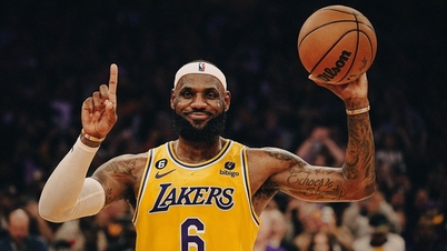 LeBron James មានអាយុជិត 40 ឆ្នាំហើយនៅតែជាអ្នកលេងដែលក្តៅបំផុតនៅក្នុង NBA អ្នកដែលជាប់ចំណាត់ថ្នាក់ទី 2 គឺជាការភ្ញាក់ផ្អើលមួយ