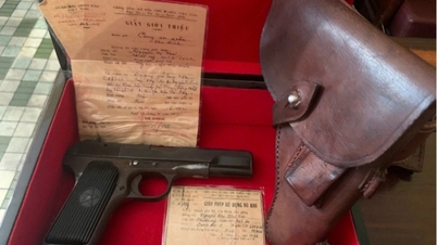 Réception du fusil K54 du général Nguyen Thi Dinh