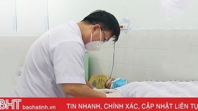 Doctors and staff of Huong Son District Medical Center donate blood to save lives