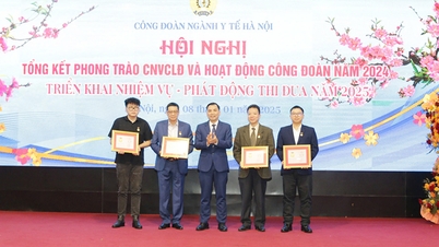 សហជីពវិស័យសុខាភិបាលហាណូយ ផ្តល់រង្វាន់ដល់សមូហភាព និងបុគ្គលឆ្នើមចំនួន ១៨២ នាក់។