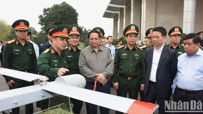 Thủ tướng Chính phủ Phạm Minh Chính làm việc tại Tập đoàn Viettel