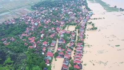 Heavy rain combined with hydroelectric dam discharge, 174 households of a commune in Thanh Hoa submerged in water