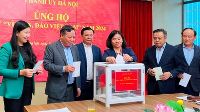 Hanoi Party Committee leaders support the Fund "For Vietnam's sea and islands" in 2024
